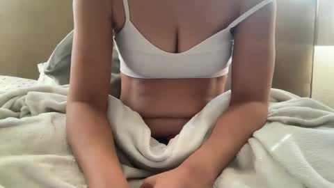 baddiepartyofone online show from December 16, 4:49 pm