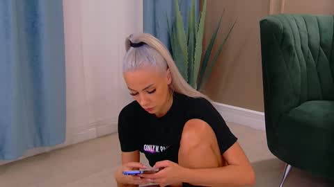 Snapshot of bailey_rush chatting on October 10, 4:45 pm bailey_rush online show from October 10, 4:45 pm