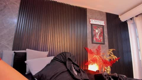 Snapshot of bambiiqueen chatting on December 10, 11:32 am Bambi   730am-1400 hrs online show from December 10, 11:32 am