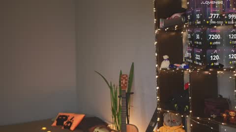 Ellen and  online show from December 7, 7:05 am