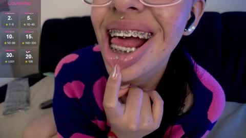 Snapshot of barbara_muller chatting on October 17, 3:37 pm barbara_muller online show from October 17, 3:37 pm