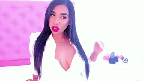 Snapshot of barbarahills_21 chatting on December 28, 9:51 pm Barbie Hills online show from December 28, 9:51 pm
