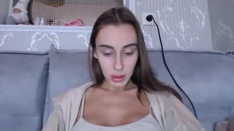 Snapshot of barbie_giirls_ chatting on October 14, 9:45 am Kate online show from October 14, 9:45 am