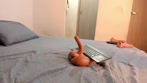 B A R B I E    R O B E R T S online show from May 29, 8:12 am