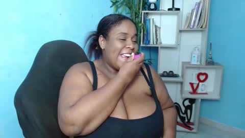 Snapshot of bbw_charlote chatting on February 14, 11:09 pm Charlote online show from February 14, 11:09 pm