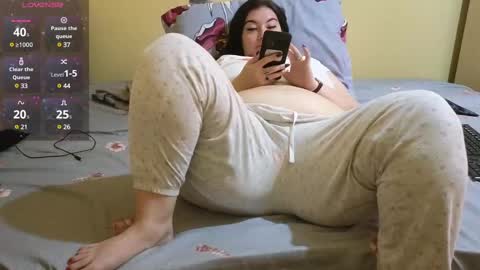 Snapshot of bbw_milf_4u chatting on February 21, 8:17 am Emma online show from February 21, 8:17 am
