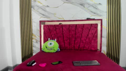 daniela villamizar online show from November 11, 1:52 pm