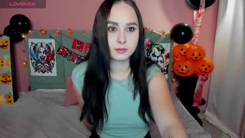 Snapshot of beatricereeves chatting on October 20, 1:19 am Beatrice 3 online show from October 20, 1:19 am