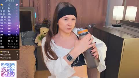 Snapshot of beatrixcutsforth chatting on October 3, 7:24 am Beatrix or Triss3 online show from October 3, 7:24 am