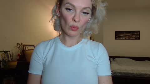 Snapshot of beautifulkollettee chatting on February 5, 9:40 pm Beautifulkollette online show from February 5, 9:40 pm