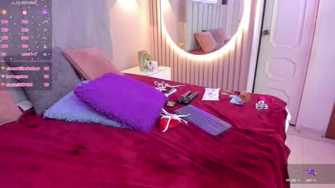 Snapshot of beauty_milf4 chatting on February 2, 2:27 am Chantall online show from February 2, 2:27 am
