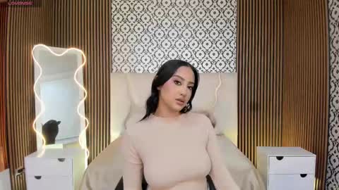 BELLA online show from November 15, 3:13 pm