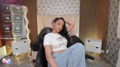 Snapshot of beella_tay1 chatting on October 17, 3:04 pm BELLA online show from October 17, 3:04 pm