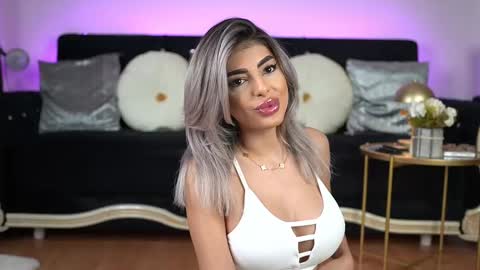 Snapshot of bella_blonda chatting on February 21, 9:54 pm Emma Bella online show from February 21, 9:54 pm