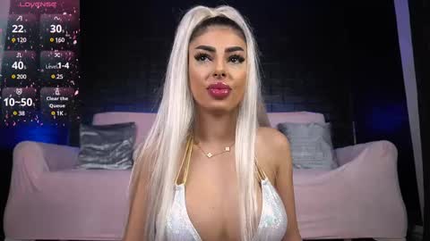 Snapshot of bella_blonda chatting on February 9, 6:37 pm Emma Bella online show from February 9, 6:37 pm