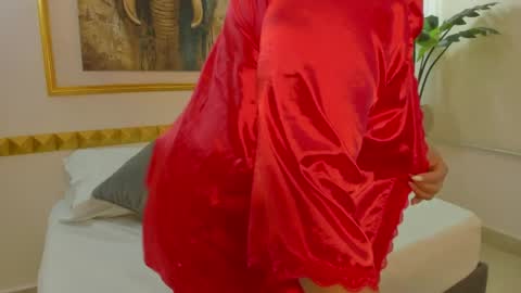 B E L L A online show from April 9, 12:54 pm