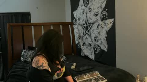 Snapshot of bella_la_ghostly chatting on October 6, 5:24 am Lady Bella La Ghostly online show from October 6, 5:24 am