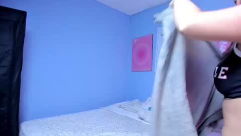  Bella  online show from November 13, 7:57 pm