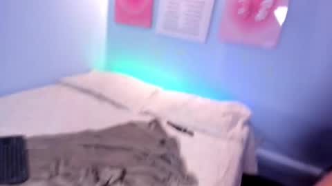  Bella  online show from December 17, 8:13 pm