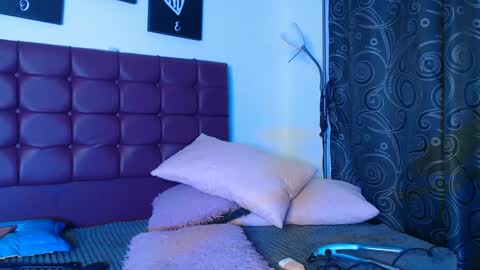 Snapshot of bella_lr chatting on March 4, 4:06 am Valentina online show from March 4, 4:06 am
