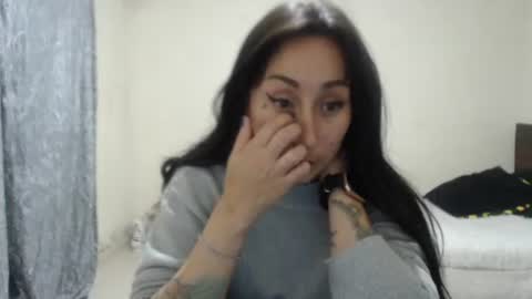 bella_luna34 online show from May 6, 3:21 am