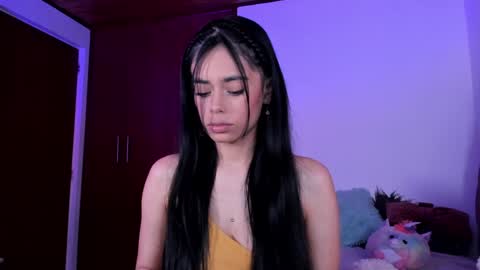Snapshot of bella_sun_ chatting on December 5, 4:53 am Valeria Model Independent online show from December 5, 4:53 am