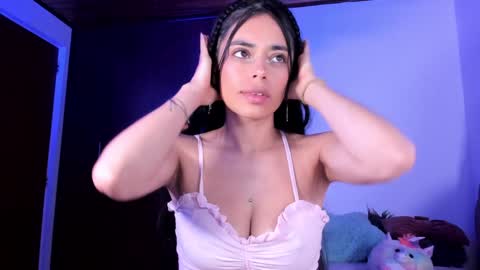 Snapshot of bella_sun_ chatting on December 6, 4:14 am Valeria Model Independent online show from December 6, 4:14 am