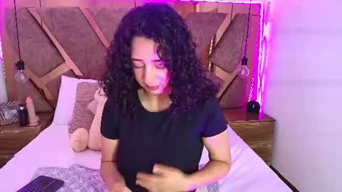 Bella Swwan  online show from July 8, 3:03 pm