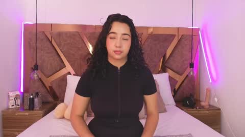 Bella Swwan  online show from May 9, 6:10 pm