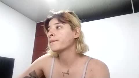 bella_thorne1999 online show from May 1, 12:58 am