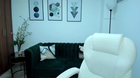 Snapshot of bellaa_hadid_ chatting on January 9, 11:25 am Bella Hadid online show from January 9, 11:25 am