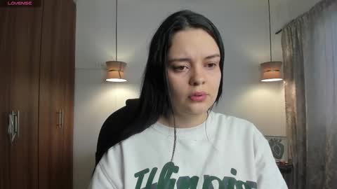 Snapshot of bellaa_hadid_ chatting on October 8, 11:25 am Bella Hadid online show from October 8, 11:25 am