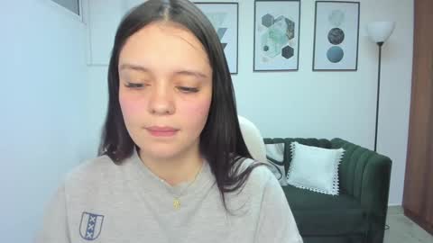 Snapshot of bellaa_hadid_ chatting on February 13, 11:28 am Bella Hadid online show from February 13, 11:28 am
