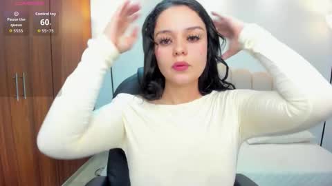 Snapshot of bellaa_hadid_ chatting on September 19, 11:31 am Bella Hadid online show from September 19, 11:31 am