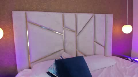 Cris online show from April 19, 6:10 pm