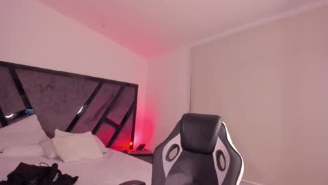 bellaastorm online show from December 17, 5:33 am