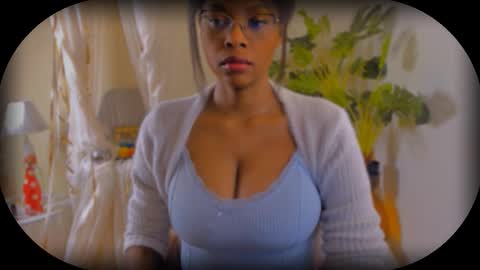 Snapshot of bellablakes18 chatting on October 2, 2:27 am Bellah Blakes-Sarah Scrumptious Lee online show from October 2, 2:27 am