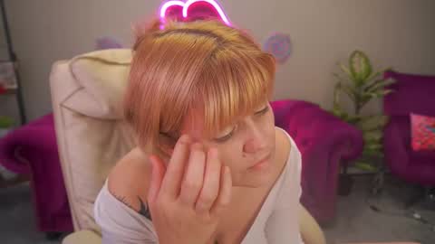 Bella online show from March 25, 2:53 pm