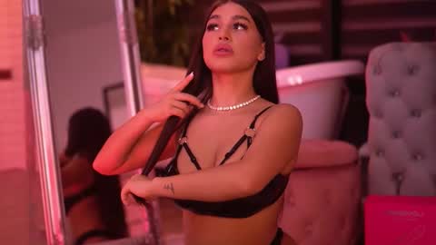 Bella online show from November 28, 6:33 pm