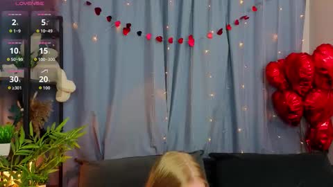 Lana but not DelRay online show from February 22, 11:55 am