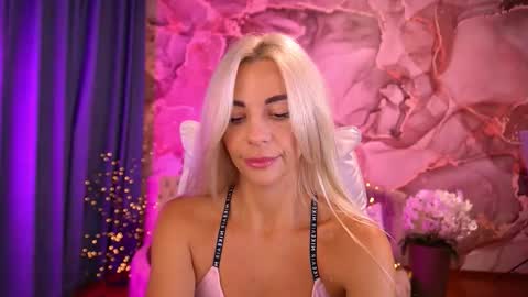 Bella online show from September 17, 7:56 pm