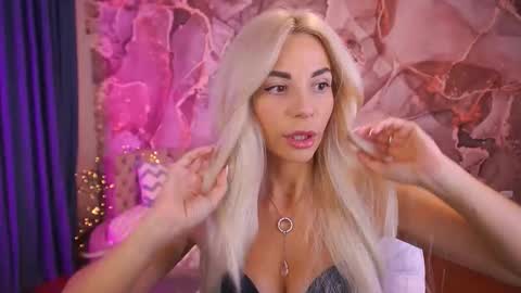 Bella online show from October 26, 2:01 pm