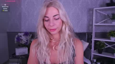 Bella online show from December 13, 9:43 pm