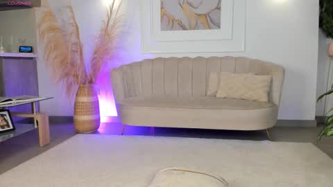 CALL ME BELLA online show from October 29, 1:10 am