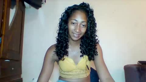 belle_annah online show from May 7, 4:17 am
