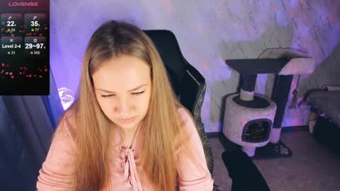 Snapshot of bellezza_ chatting on January 6, 2:14 pm Your Annabelle Wolf online show from January 6, 2:14 pm