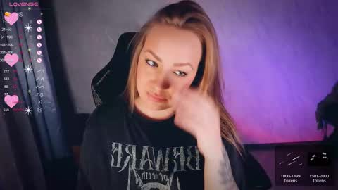 Snapshot of bellezza_ chatting on October 9, 4:33 pm Your Annabelle Wolf online show from October 9, 4:33 pm