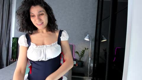 A girl from your  dreams online show from February 8, 6:22 am