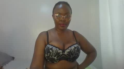 berries_lee online show from March 11, 8:52 am