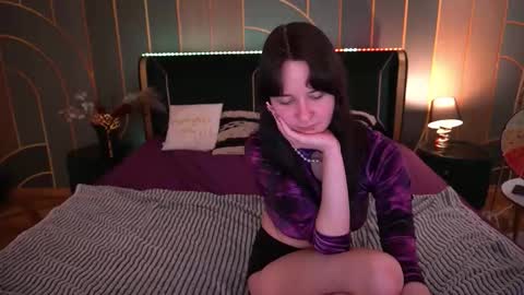 Snapshot of berrydiva chatting on September 27, 9:11 pm Violette online show from September 27, 9:11 pm